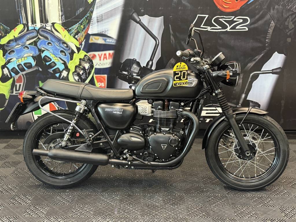 Triumph Bonneville BLACK    2020