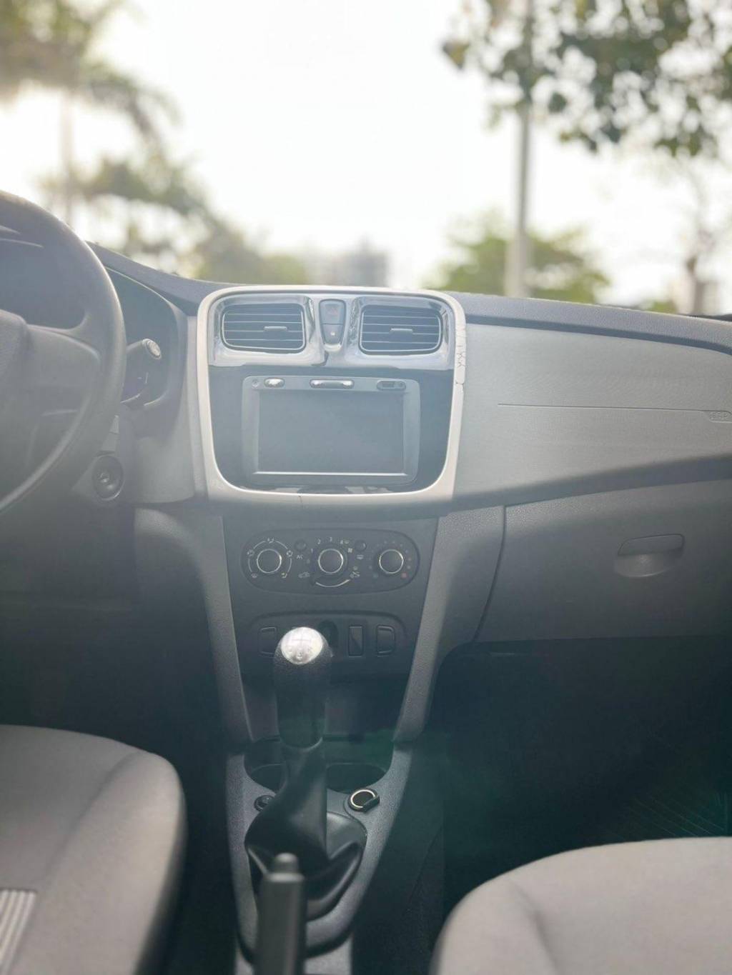 Renault Logan 1.0 expression flex    2014