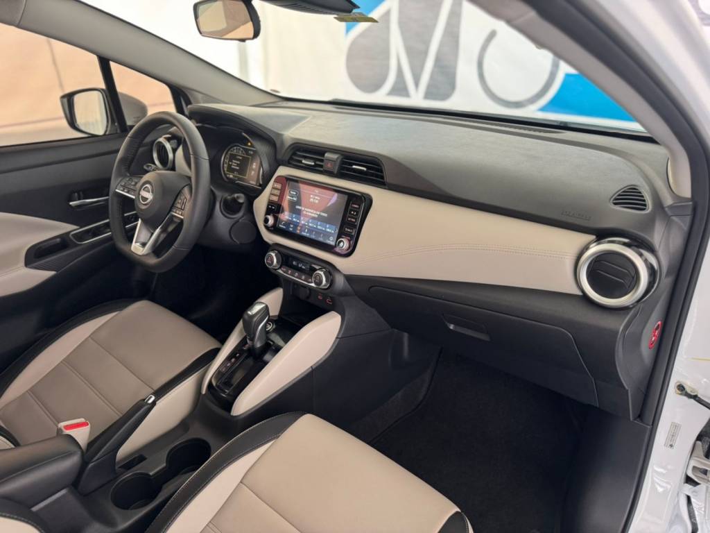 Nissan Versa 1.6 16v flex exclusive xtronic    2025