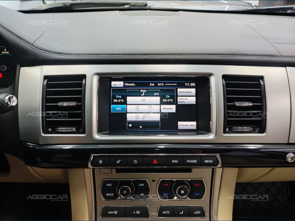 Jaguar XF     2015