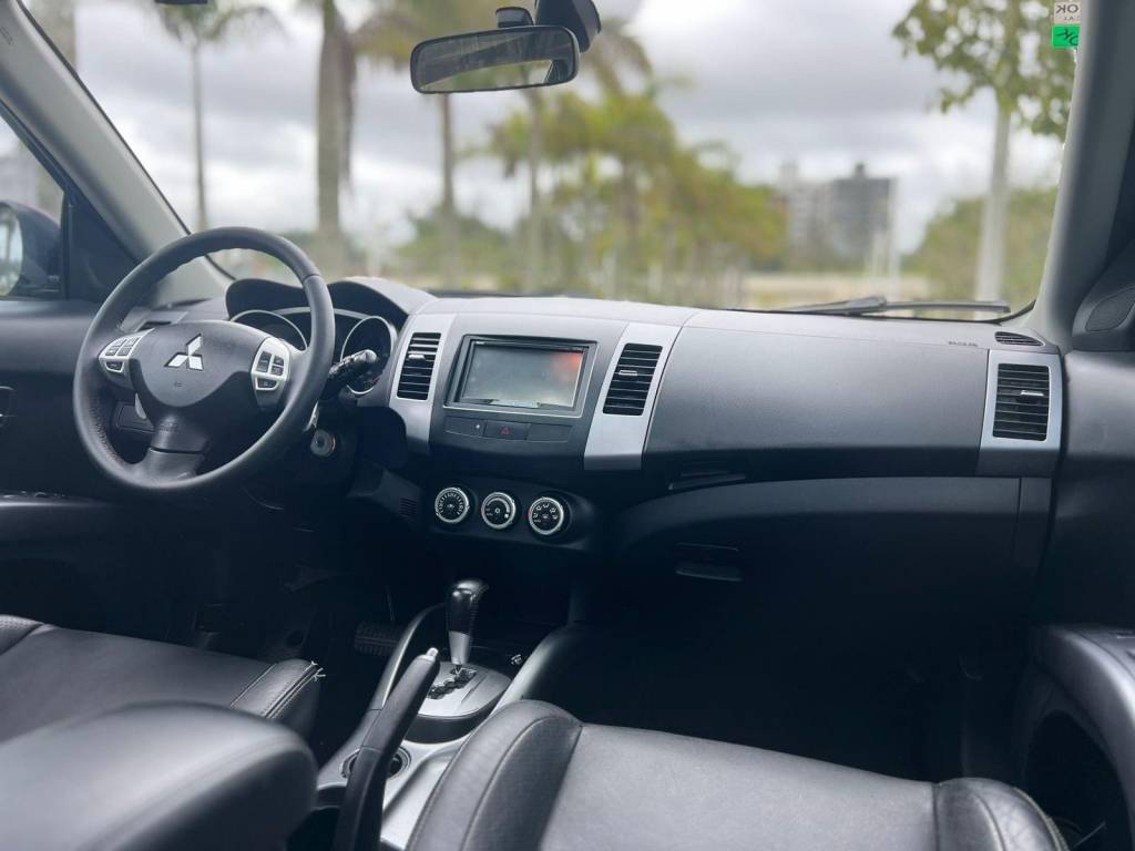 Mitsubishi Outlander 2.0 16v 160cv aut.    2012