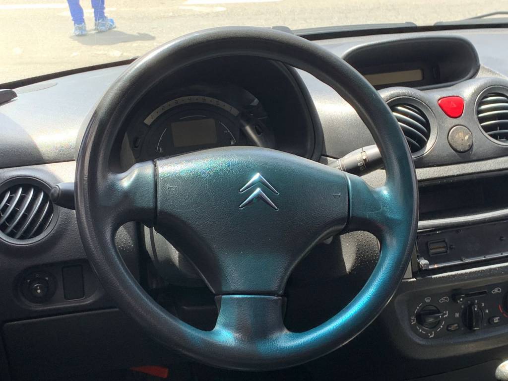 Citroën C3 1.4 glx sonora flex    2012