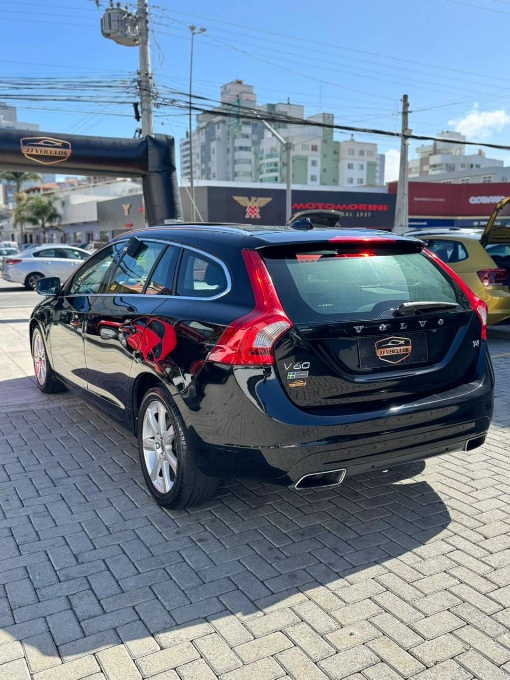 Volvo V60 T-4 momentum 2.0 190cv 5p    2017