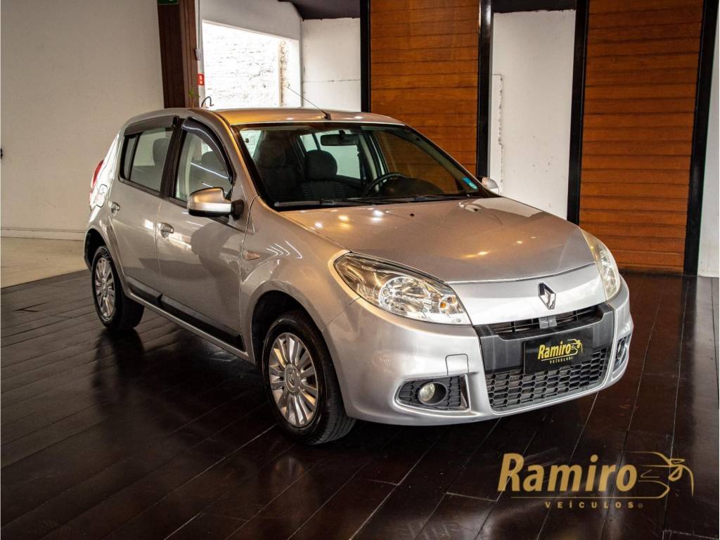 Renault Sandero 1.6    2013