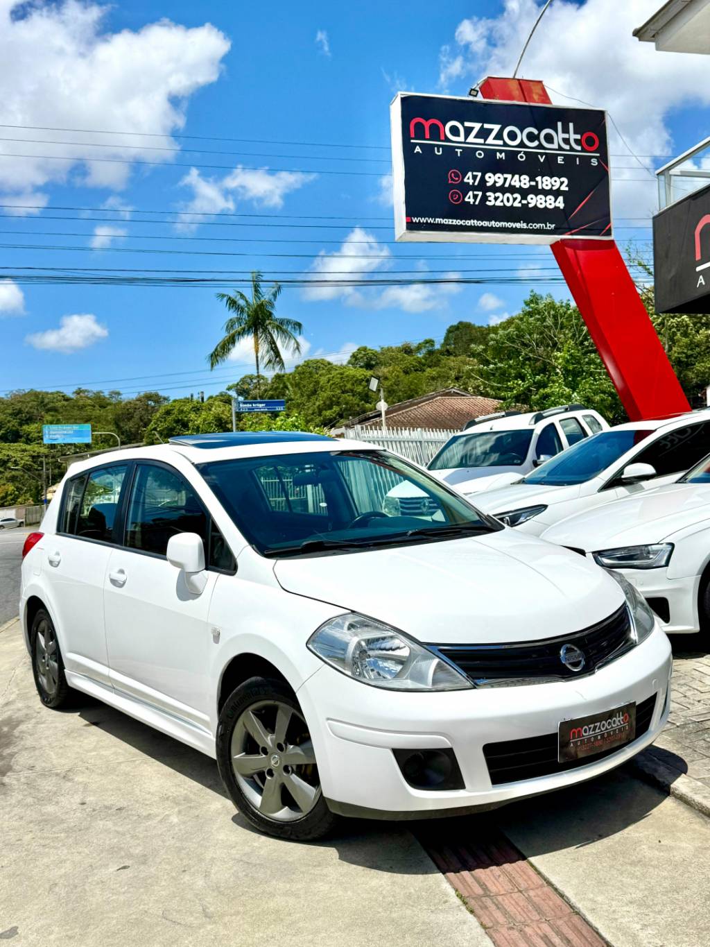 Nissan Tiida 1.8 sl flex aut. 16v    2013