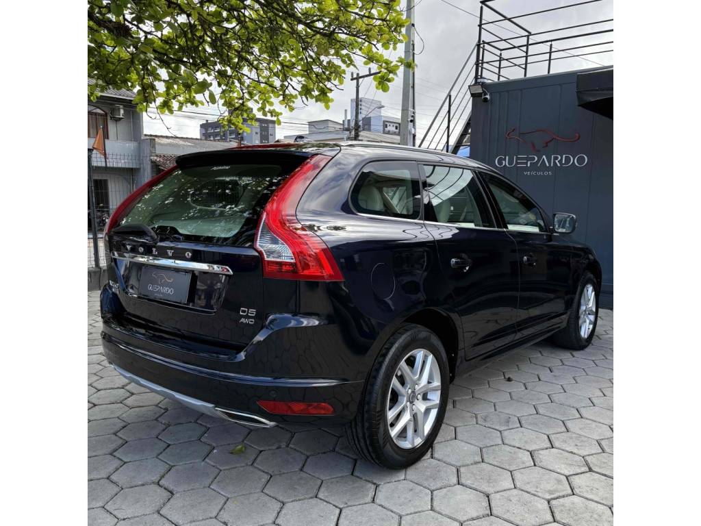 Volvo XC60 2.4 d5 momentum diesel awd 4p automÁtico    2017