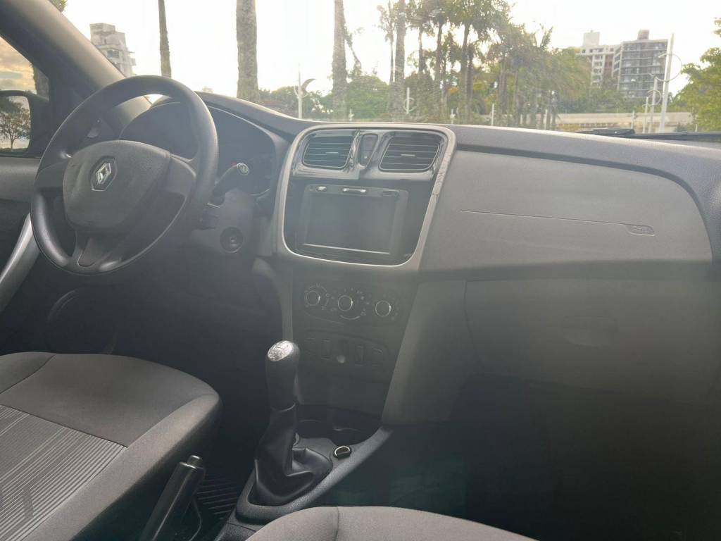 Renault Logan 1.0 expression flex    2014