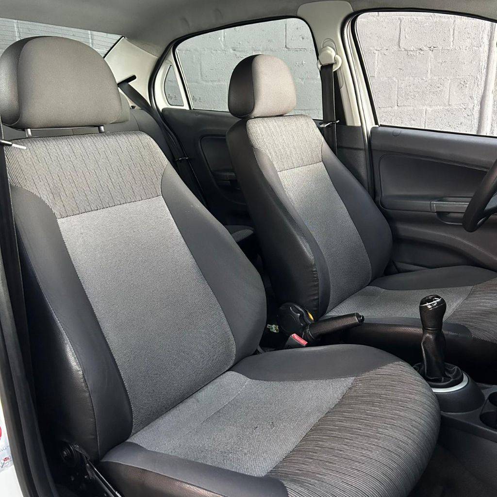 Volkswagen Voyage 1.0/1.0 city mi total flex 8v 4p    2014