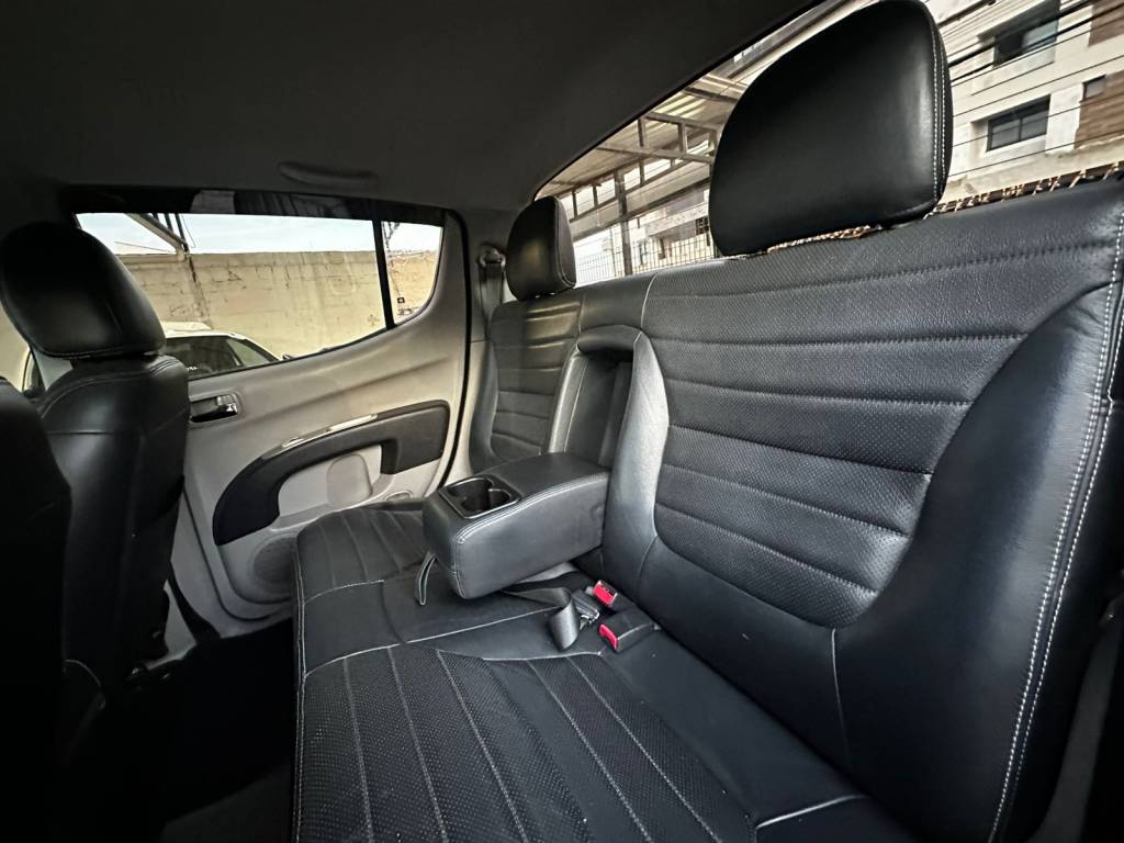 Mitsubishi L200 Triton hpe cd tb int. diesel aut.    2015