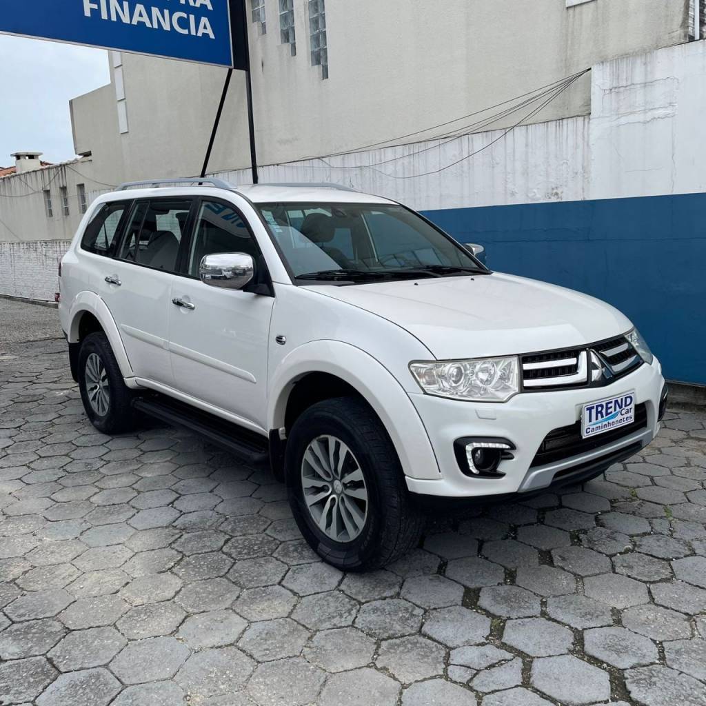 Mitsubishi Pajero HPE 3.2 4x4 T.I. Dies. 5p Aut.    2017