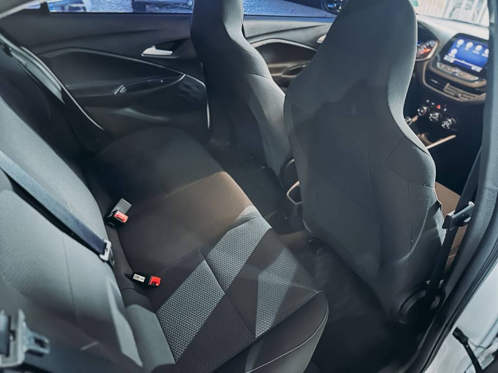 Chevrolet Onix 1.0 hatch lt flex mec. 12v    2023