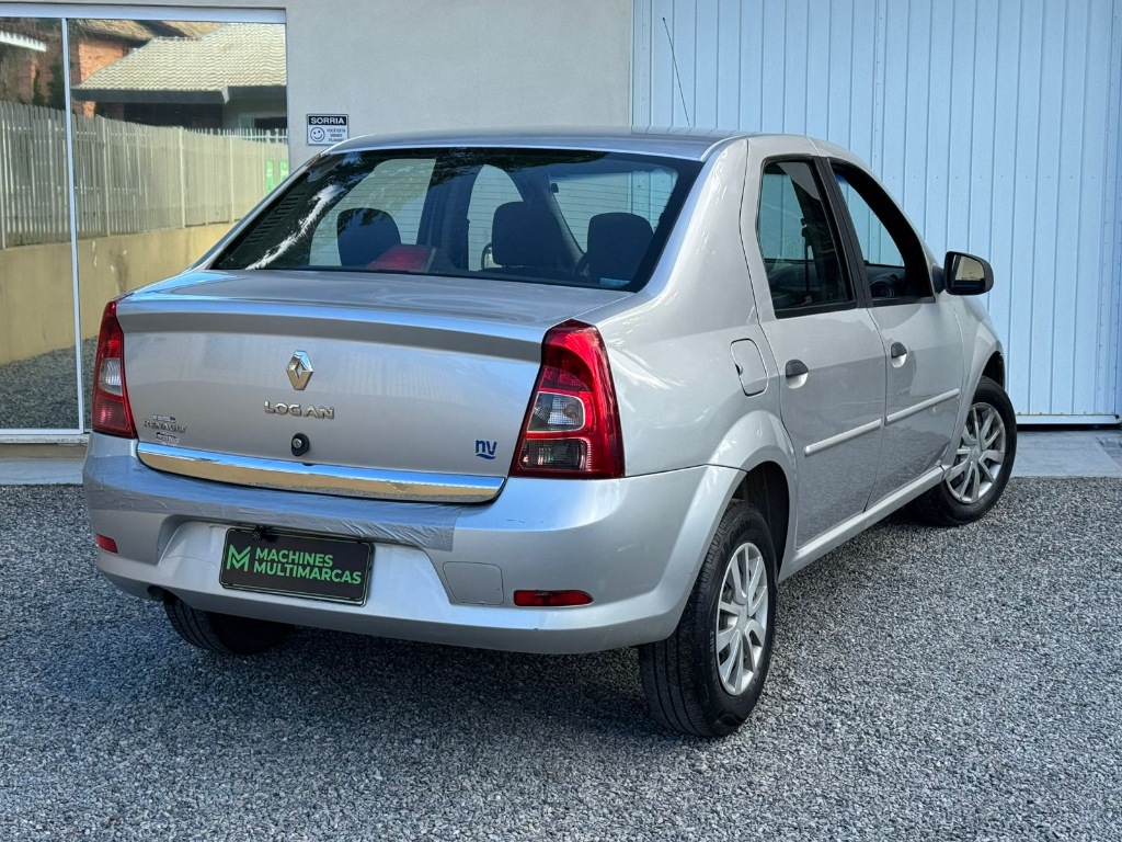 Renault Logan 1.0 completo (troco e financio)    2012