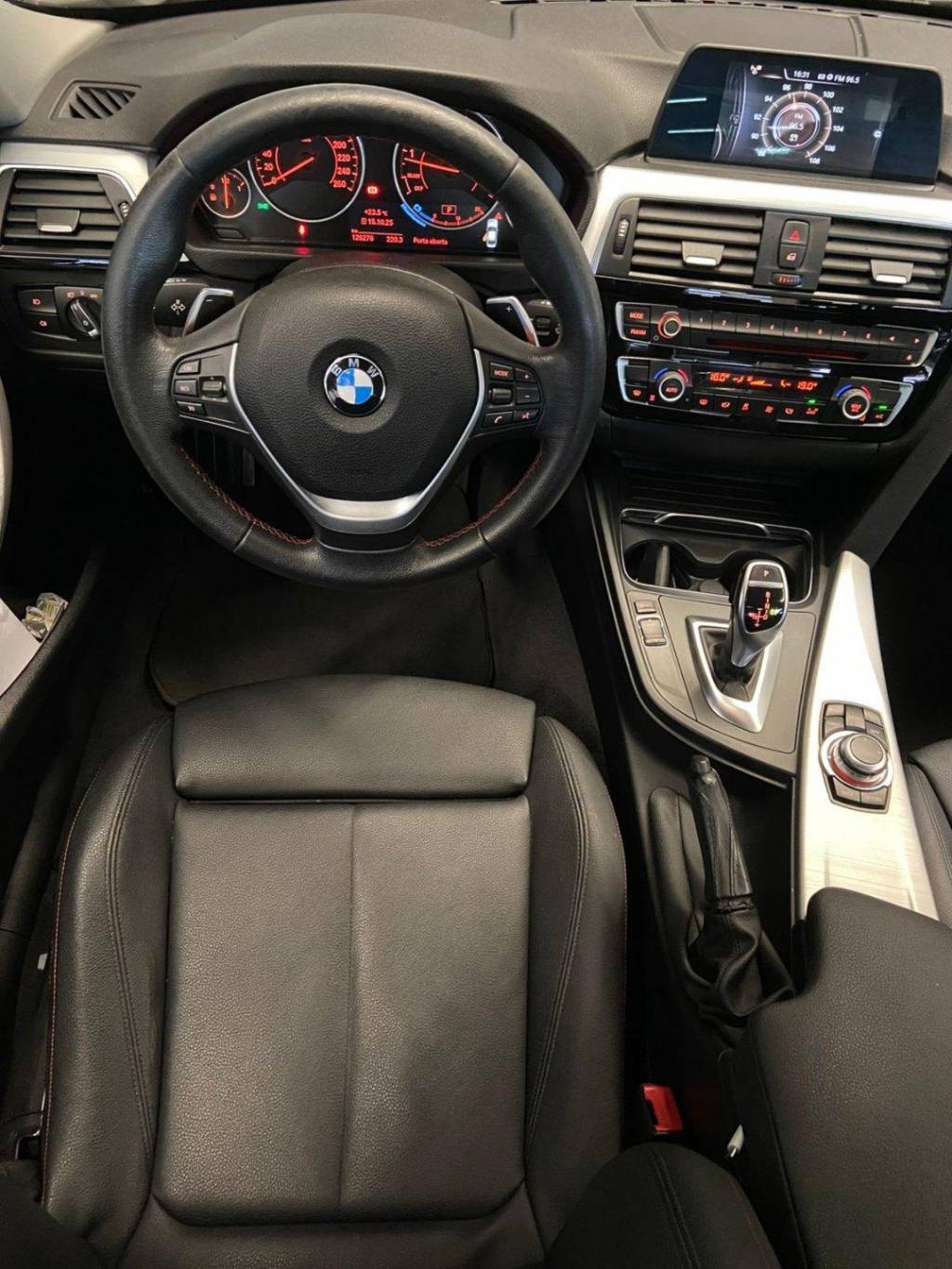 BMW 320i Active flex    2017