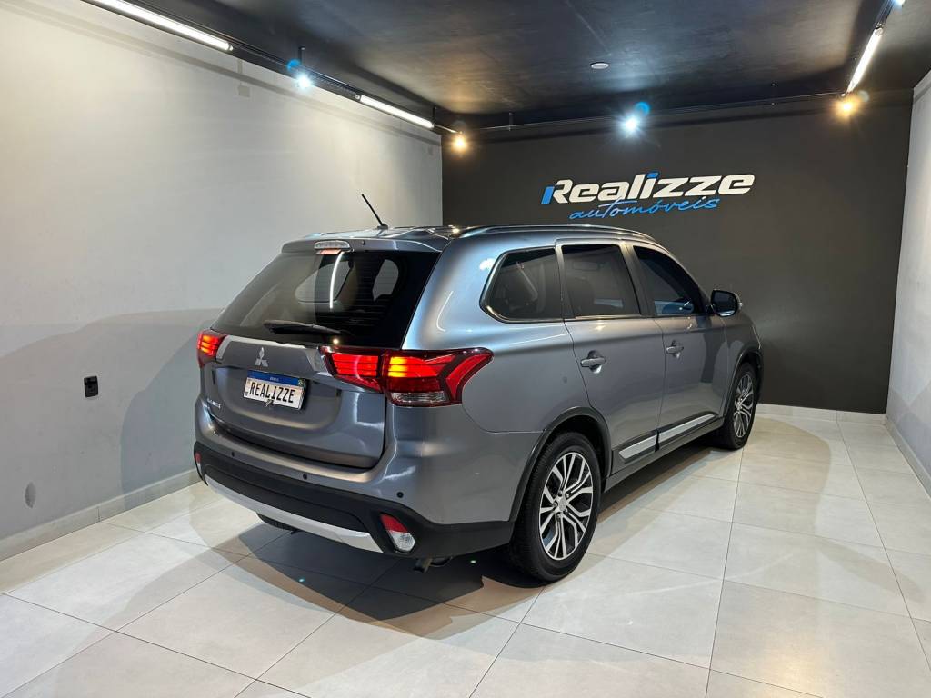 Mitsubishi Outlander 2.0    2016