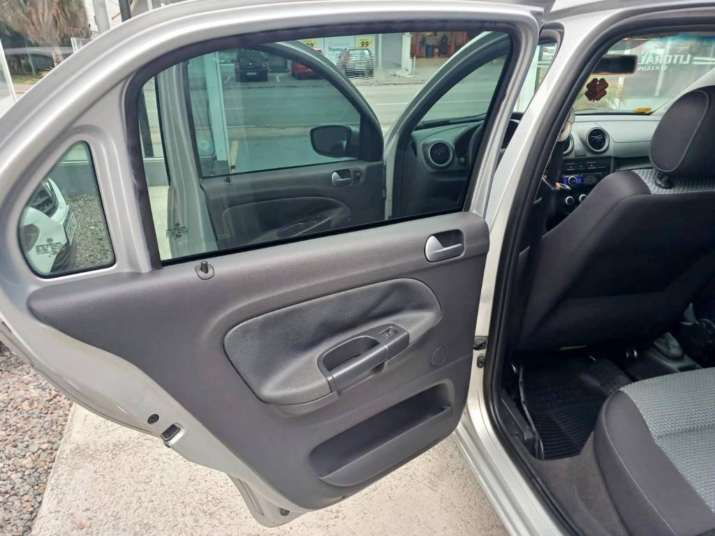 Volkswagen Gol 1.6 (novo) powerhighi t.flex 8v    2011