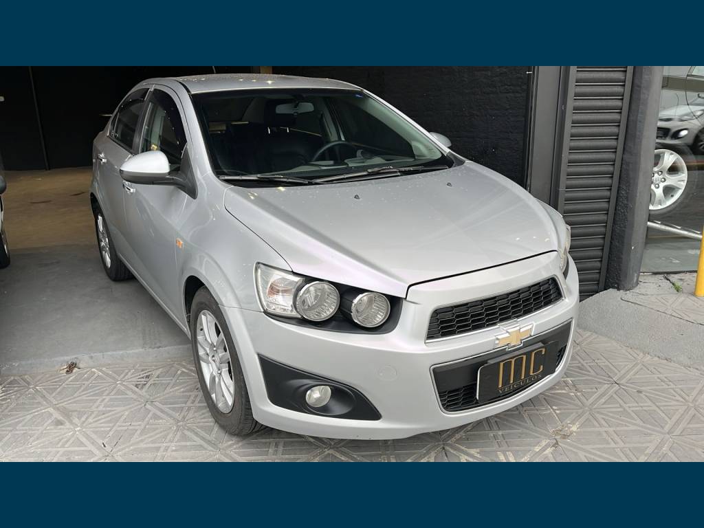 Chevrolet Sonic 1.6    2012