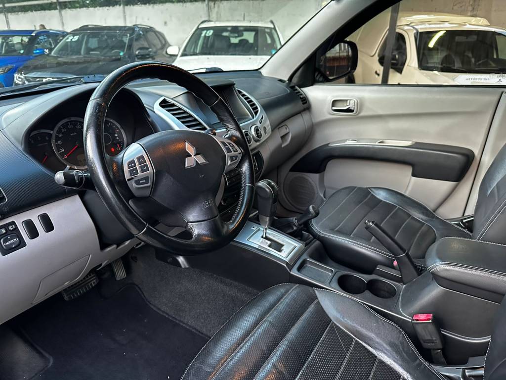 Mitsubishi L200 Triton hpe cd tb int. diesel aut.    2015