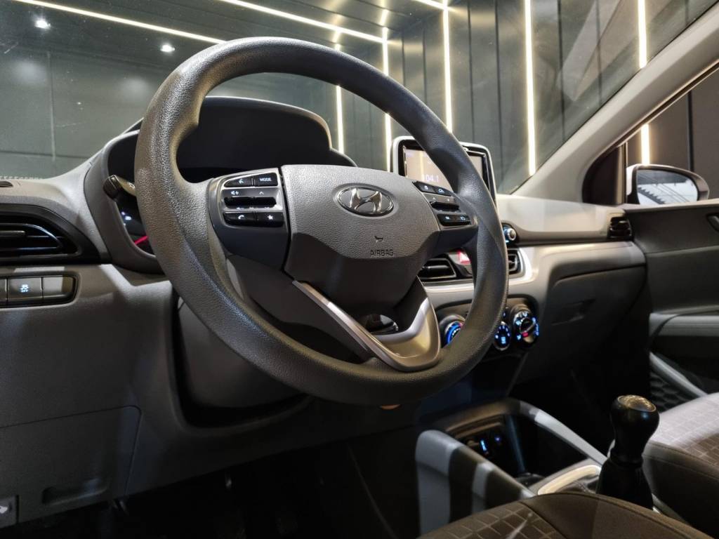 Hyundai HB20S Comfort 1.0  flex 12v manual.    2023