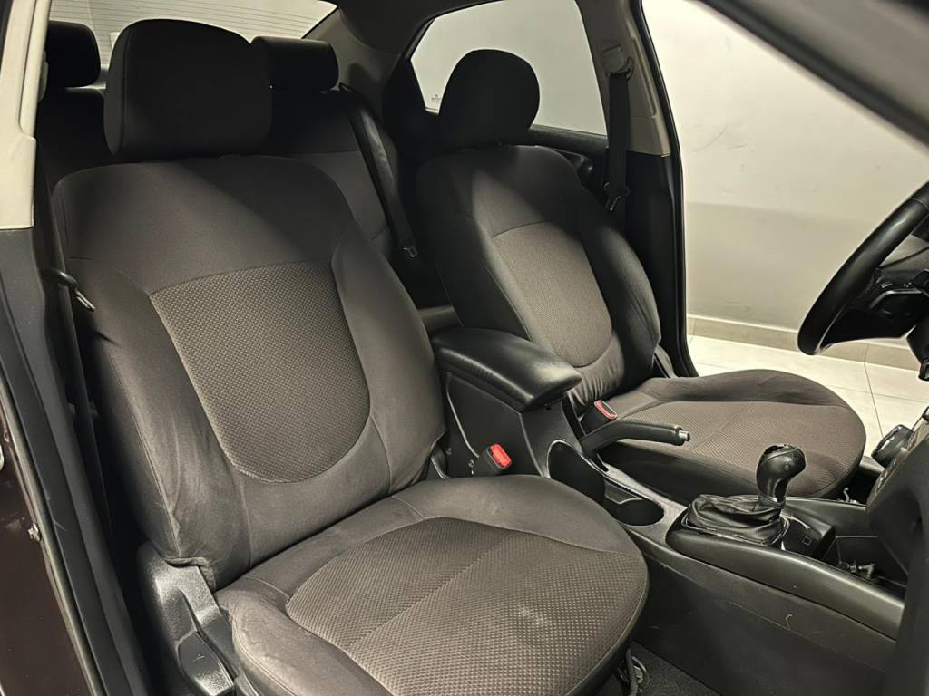 Kia Cerato 1.6 aut.    2011