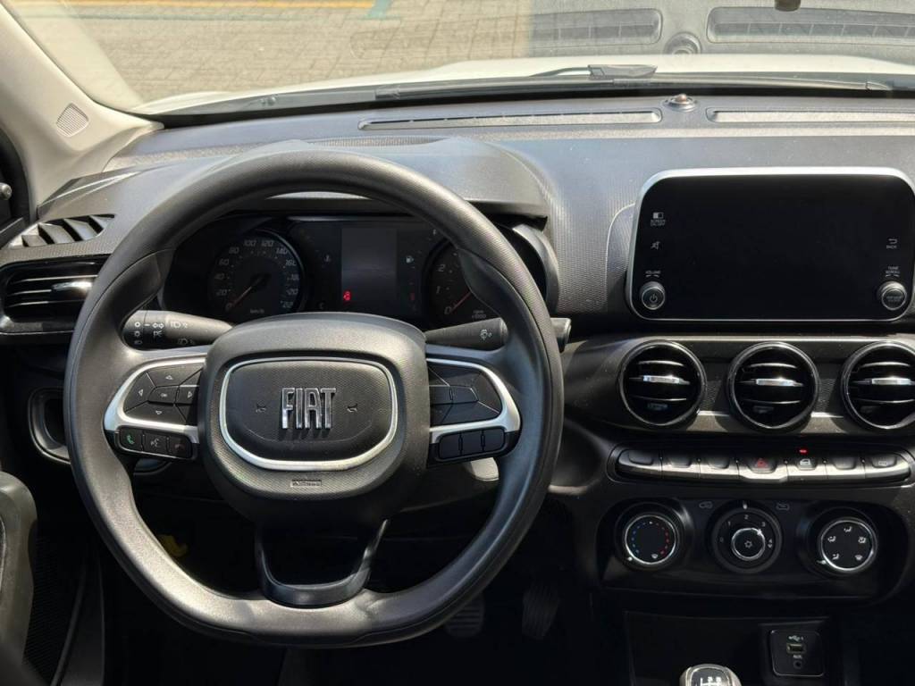 Fiat Cronos /  drive 1.3    2024