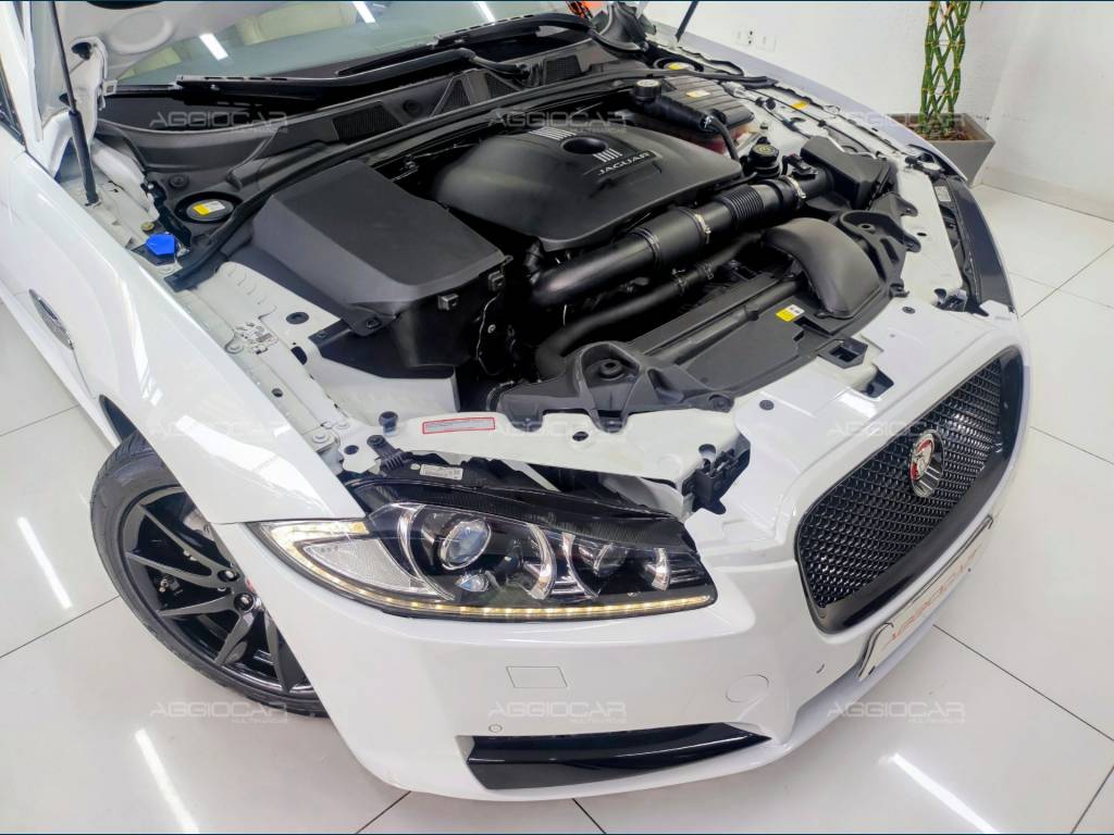 Jaguar XF     2015