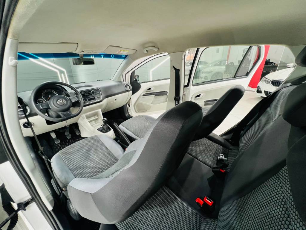 Volkswagen Up 1.0 tsi total flex 12v 5p    2017