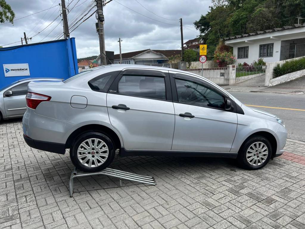 Fiat Grand Siena 1.0 attractive flex 8v    2018