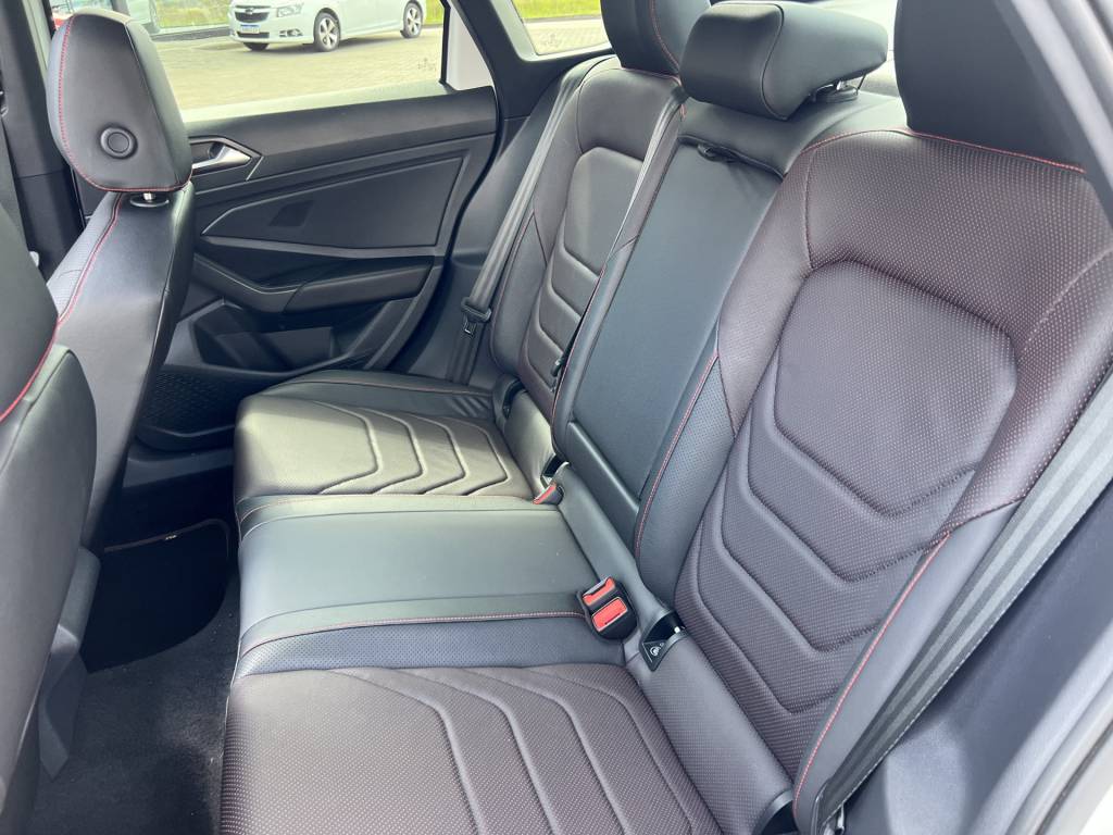 Volkswagen Jetta 2.0 16v 4p aut.    2023