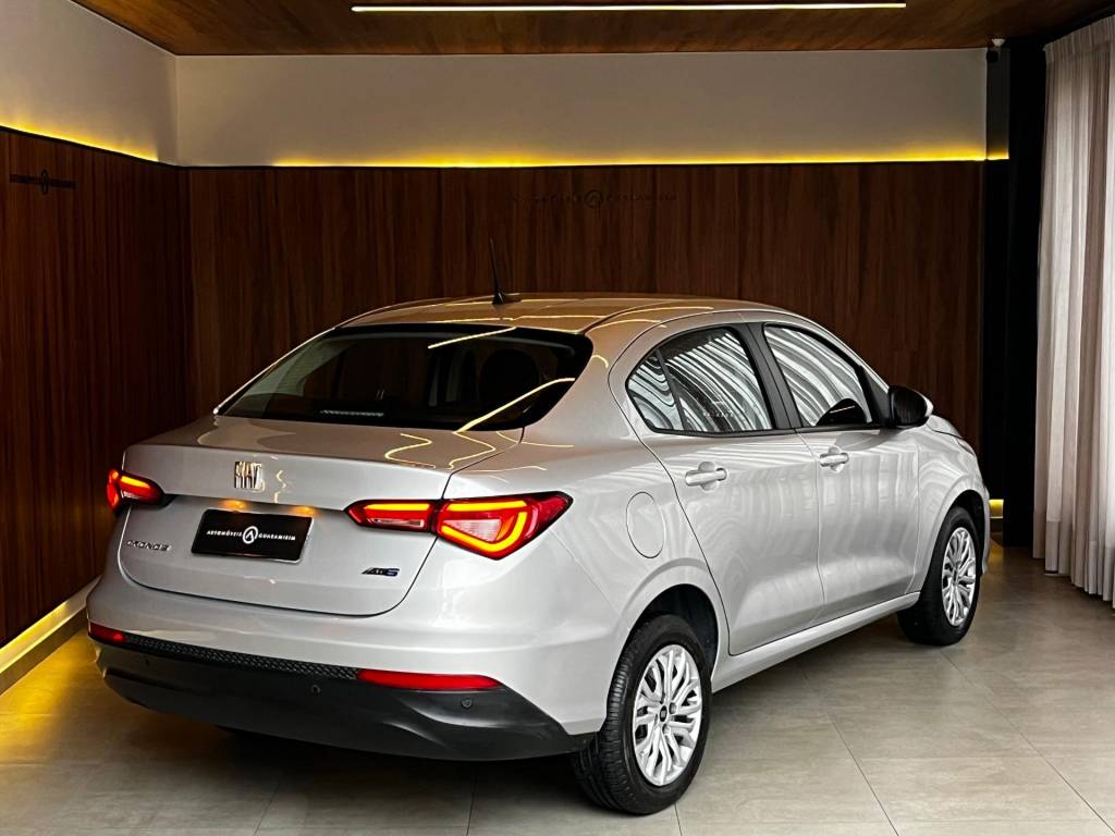 Fiat Cronos /  1.8 at    2020