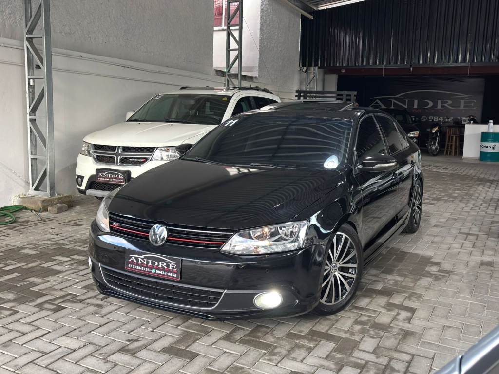 Volkswagen Jetta Highline 2.0 TSI    2011