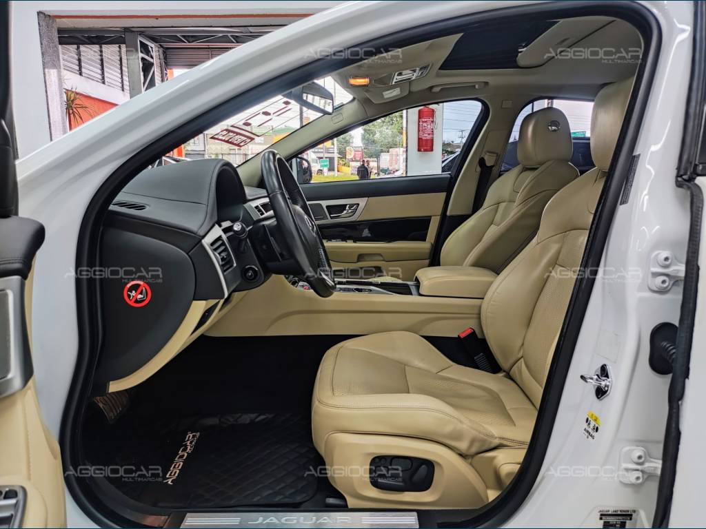 Jaguar XF     2015