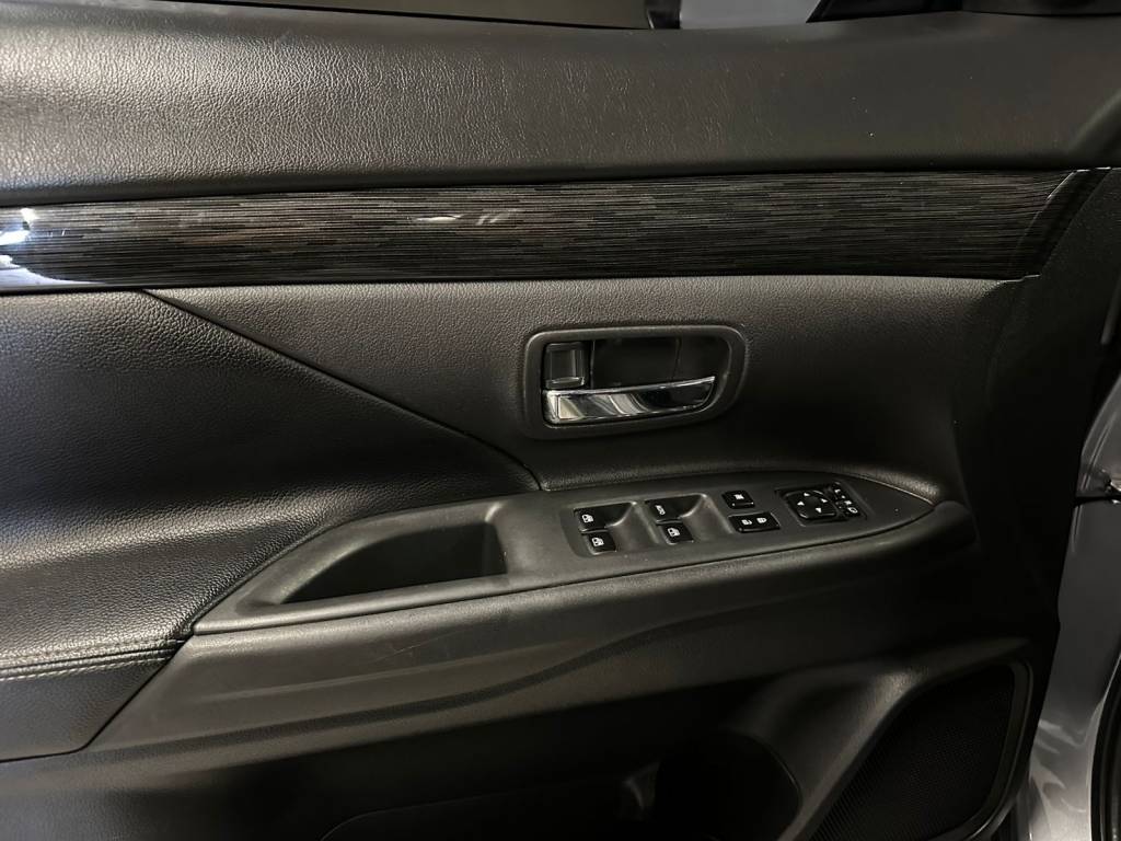 Mitsubishi Outlander 2.0    2016