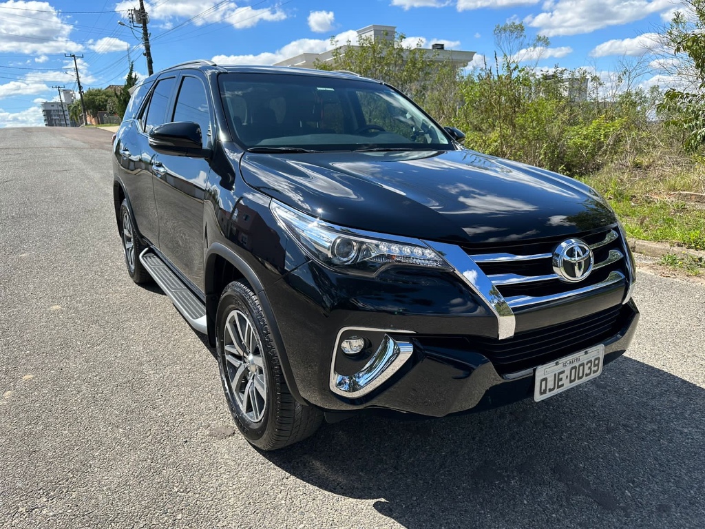 Toyota Hilux SW4 srx    2018