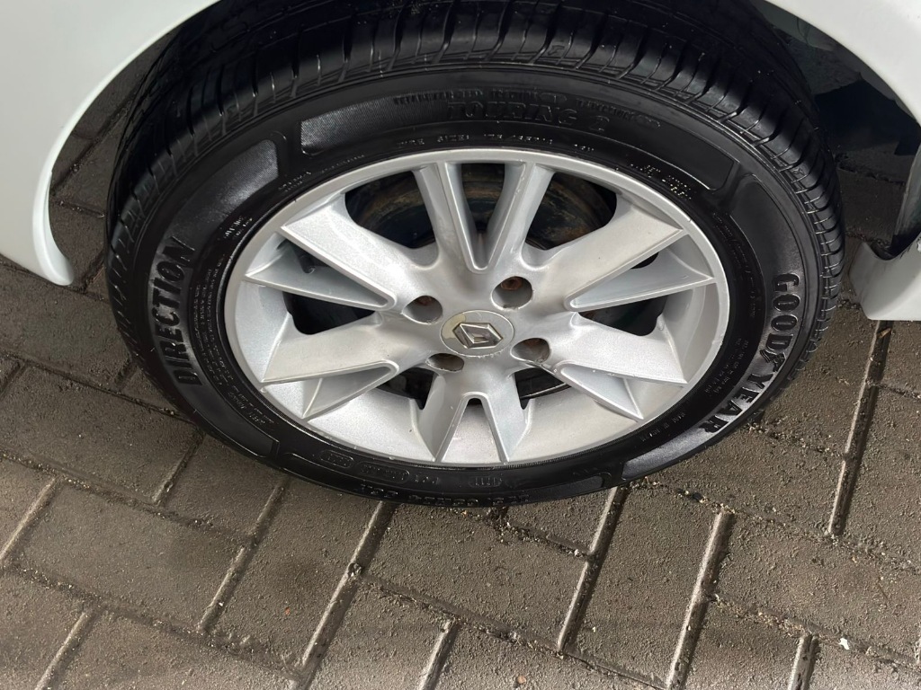 Renault Clio 1.0 expression    2013