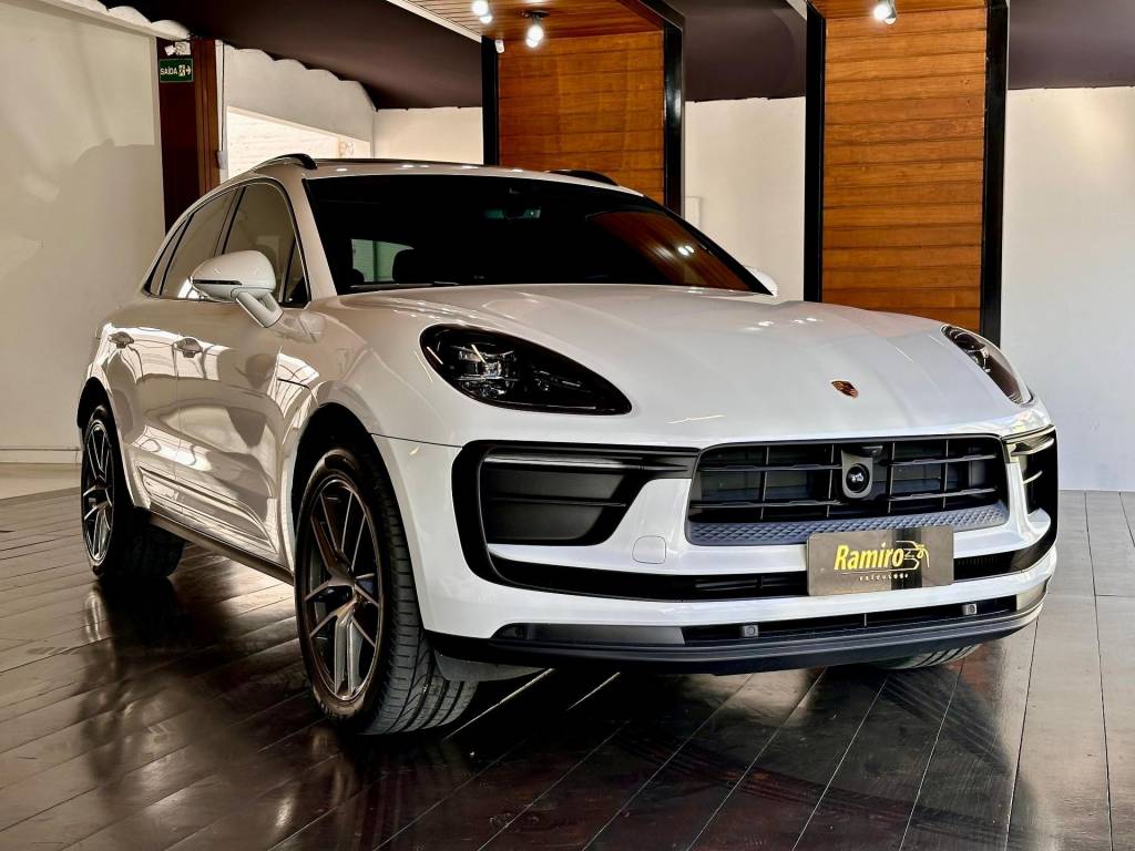 Porsche Macan /    2024