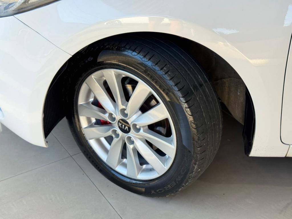 Kia Cerato 1.6 flex aut. 16v    2015