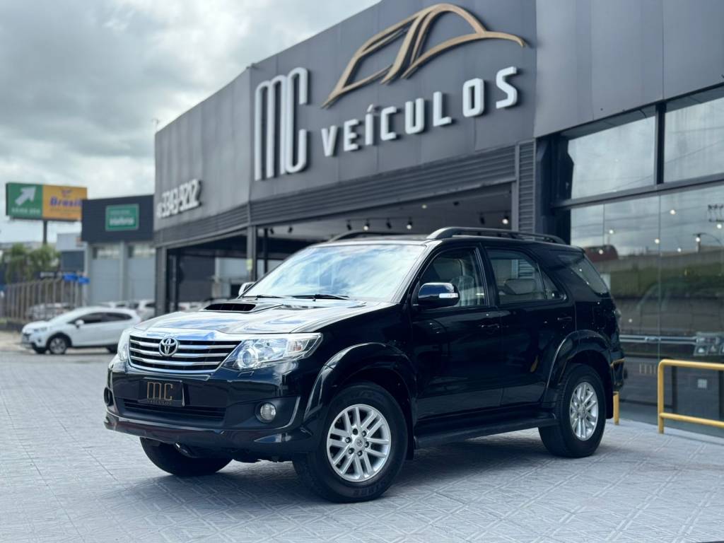 Toyota Hilux 3.0    2014