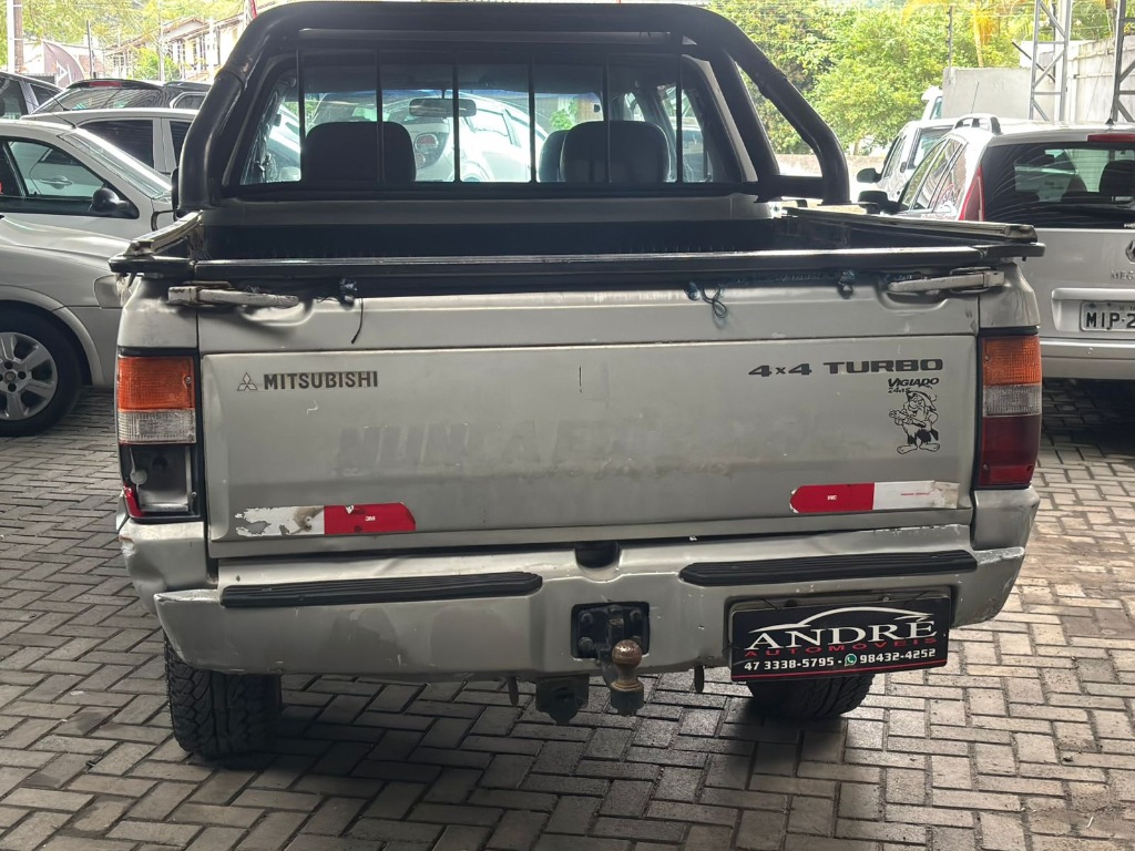 Mitsubishi L200 2.5 gls turbo diesel 4x4    2002