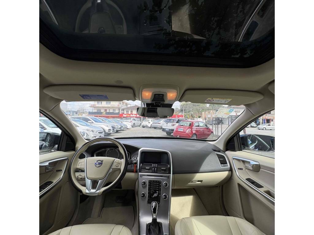 Volvo XC60 2.4 d5 momentum diesel awd 4p automÁtico    2017