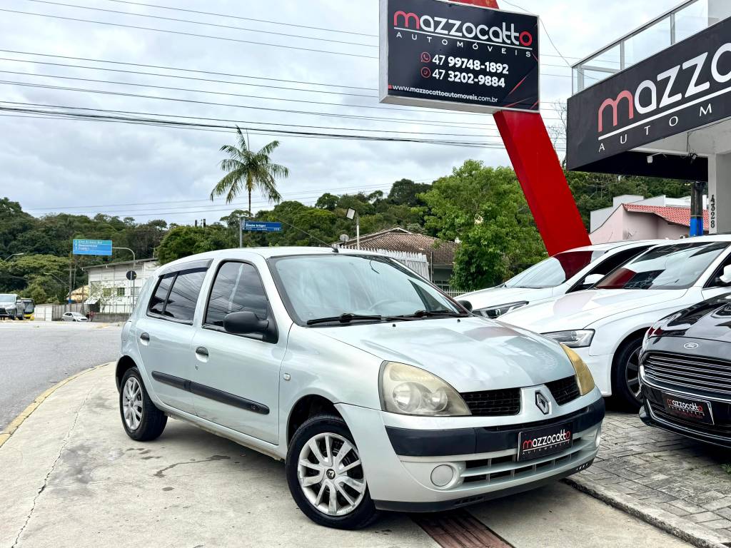 Renault Clio PRIVILEGE 1.0 16V    2004