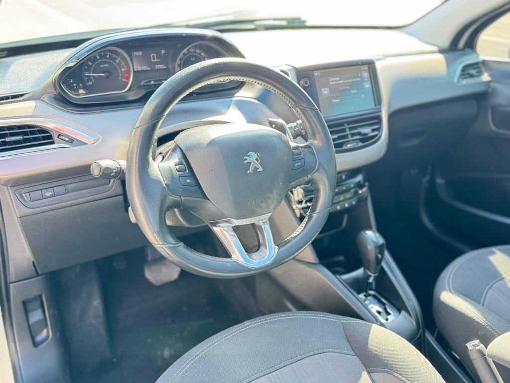 Peugeot 208 1.6 16v    2017