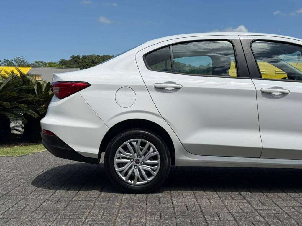 Fiat Cronos /  drive 1.3    2024