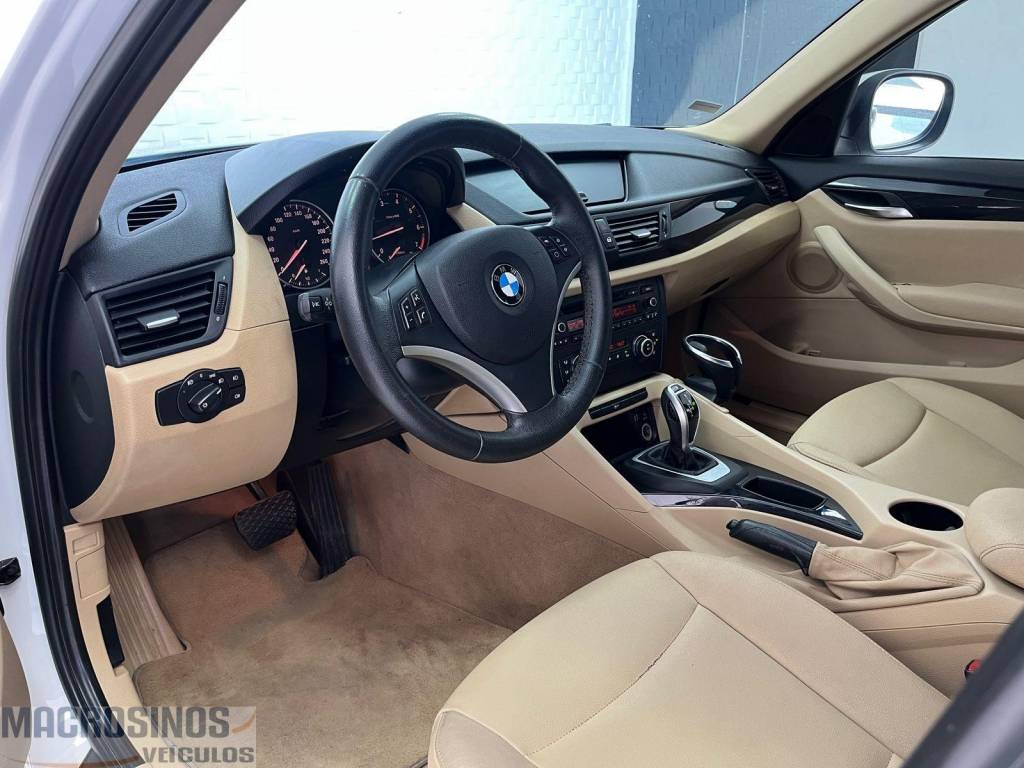 BMW X1 Bmw i/ x1 sdrive20i    2013