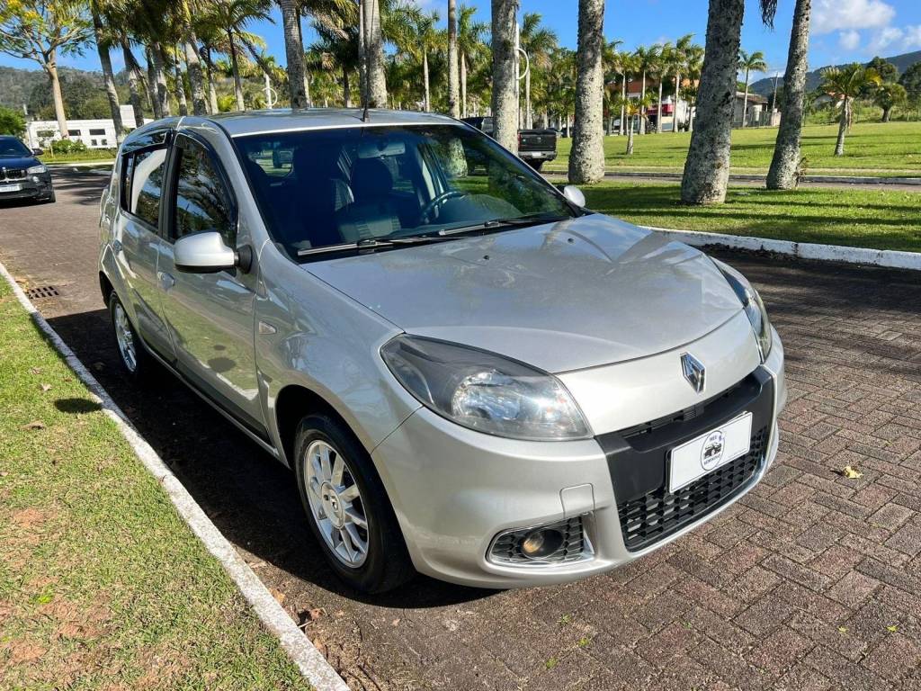 Renault Sandero 1.6 privilege    2014