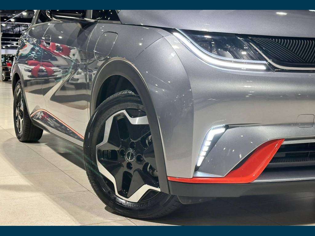 BYD Dolphin EV (elétrico)    2024
