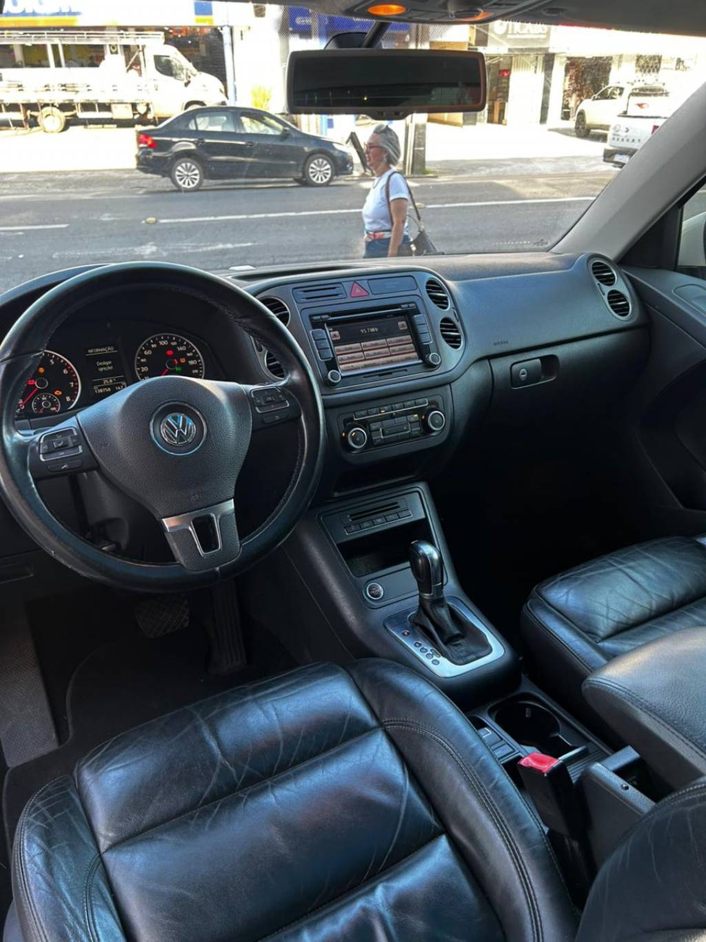 Volkswagen Tiguan 2.0 16v    2011
