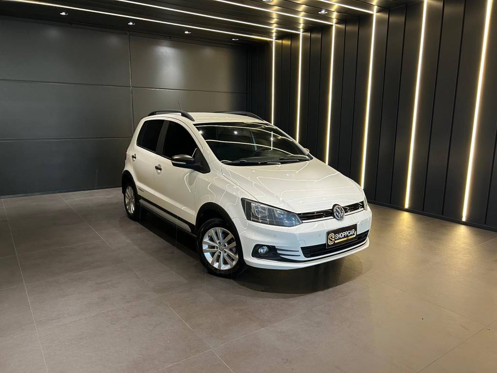 Volkswagen Fox W/ TRACK MCV    2017