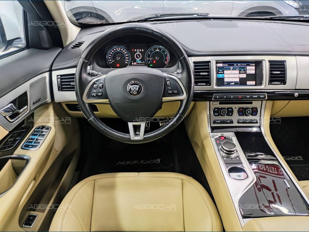 Jaguar XF     2015