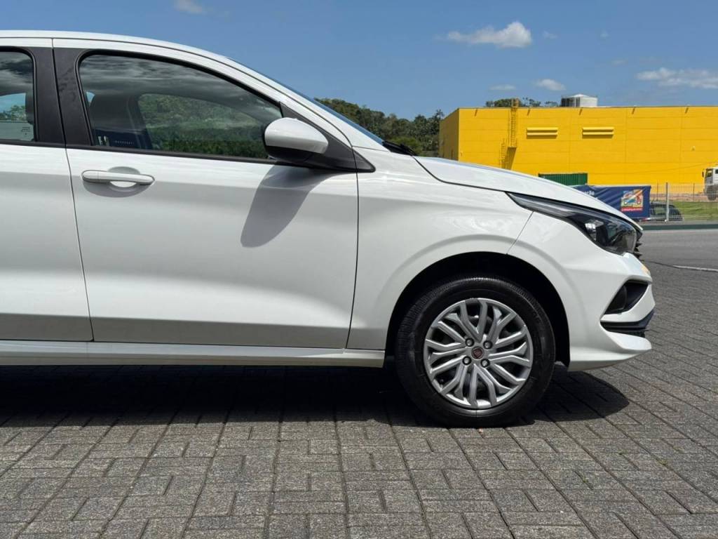 Fiat Cronos /  drive 1.3    2024