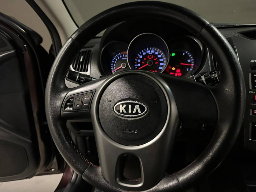 Kia Cerato 1.6 aut.    2011